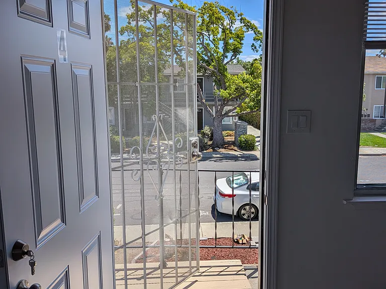 2543 Robinson Ave #4 — Photo 5