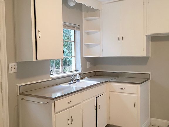 3rd image of 2500 Corrine Dr