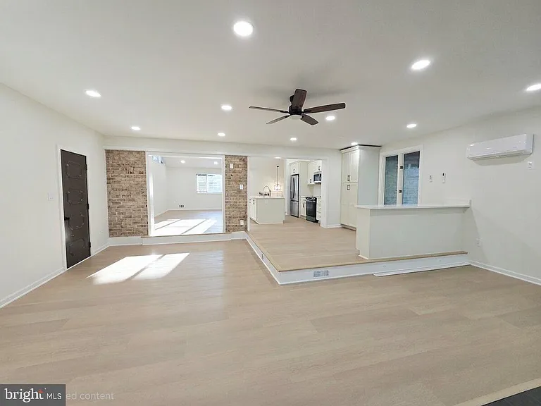 10027 W Constable Ct — Photo 7
