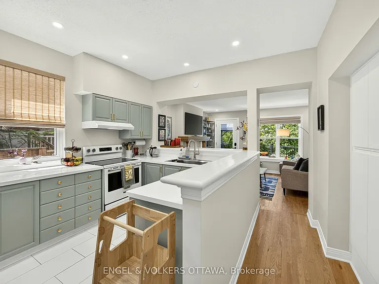 68 Lorne Ave — Photo 14