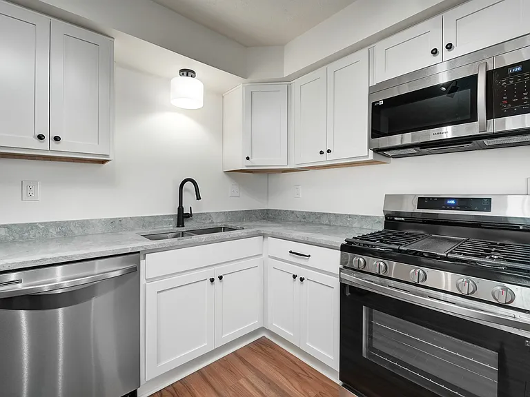 2930 Northglen Dr — Photo 8