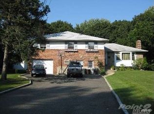 204 Split Rock Rd, Syosset, NY 11791