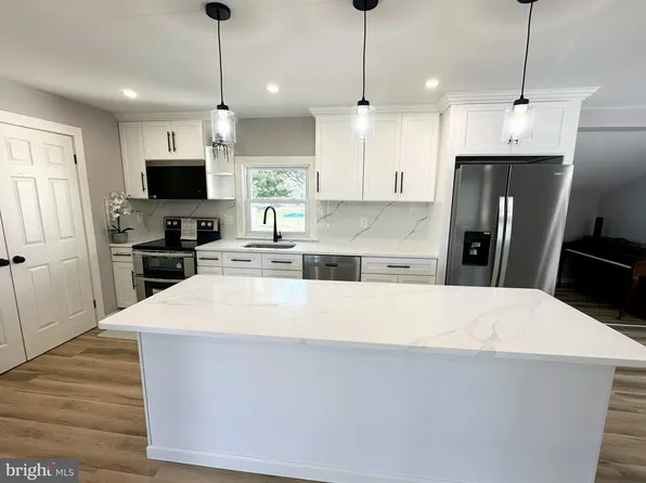 275 N Olds Blvd, Fairless Hills, PA 19030