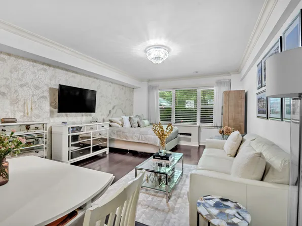 310 East 49th Street image 1 of 10