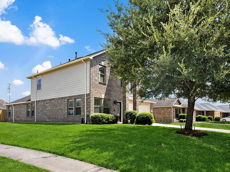 4614 Oak St — Photo 4