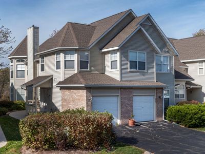 401 Abbey Ridge Ct, Fontana, WI, 53125