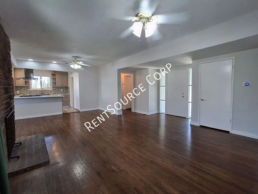3 Bedroom 2 Bathroom Home For Rent In San Fernando Valley — Photo 3