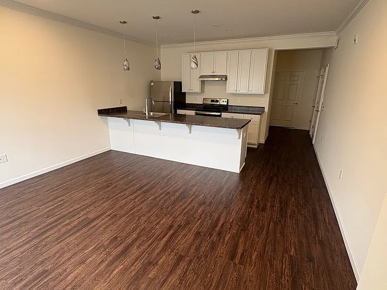 East Breeze — Photo 25