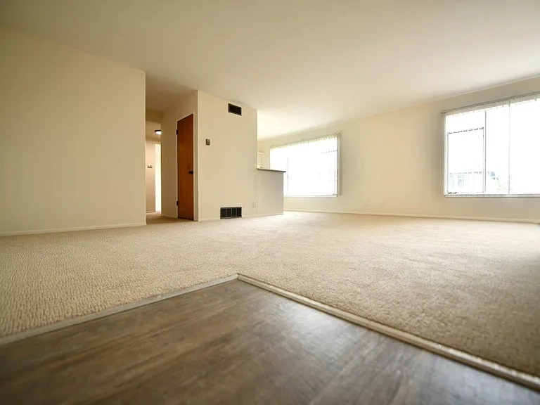 5390 Broadway — Photo 17