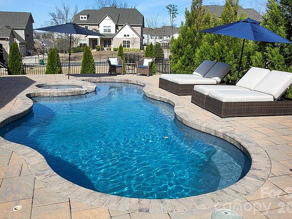 2nd image of 2673 Creekview Dr