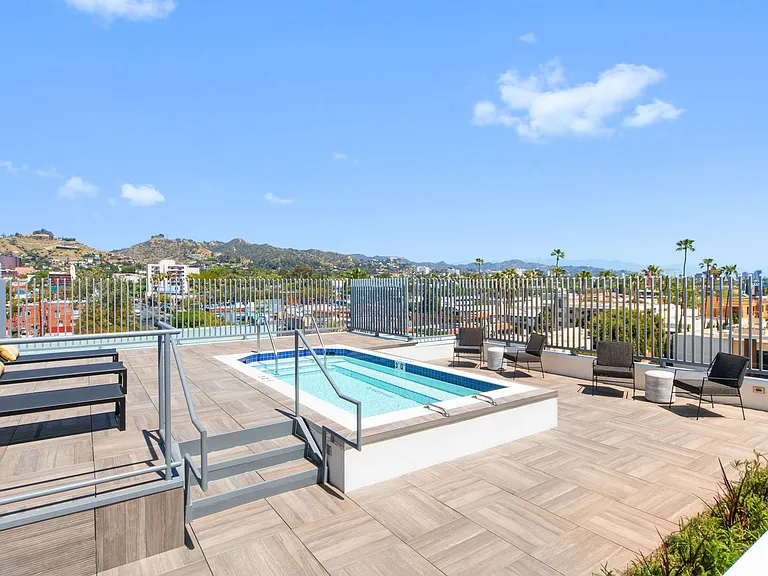 Empire at Fairfax — Photo 18