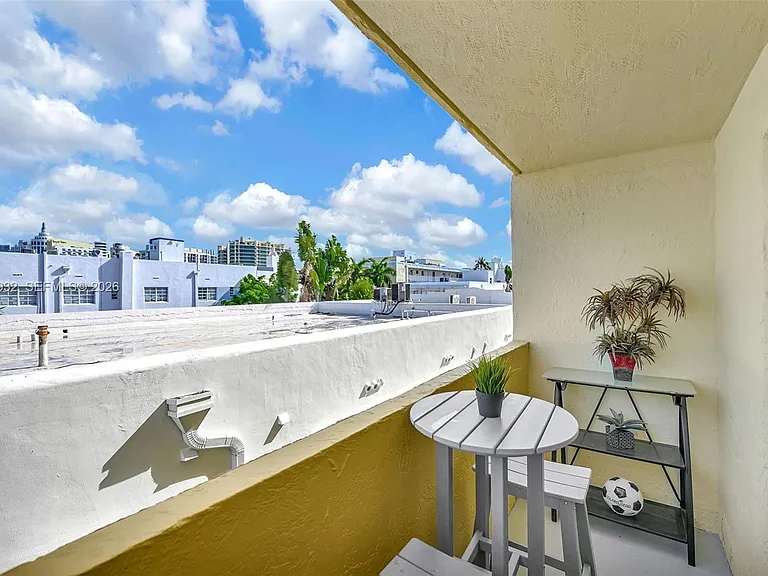 1334 Collins Ave #403 — Photo 25