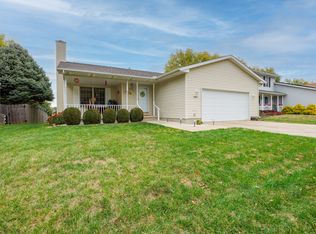 2803 Binghamton Ln, Bloomington, IL 61705