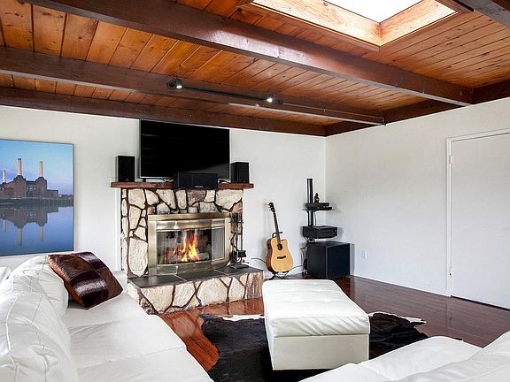 MASSIVE Family Room - Great for Entertaining