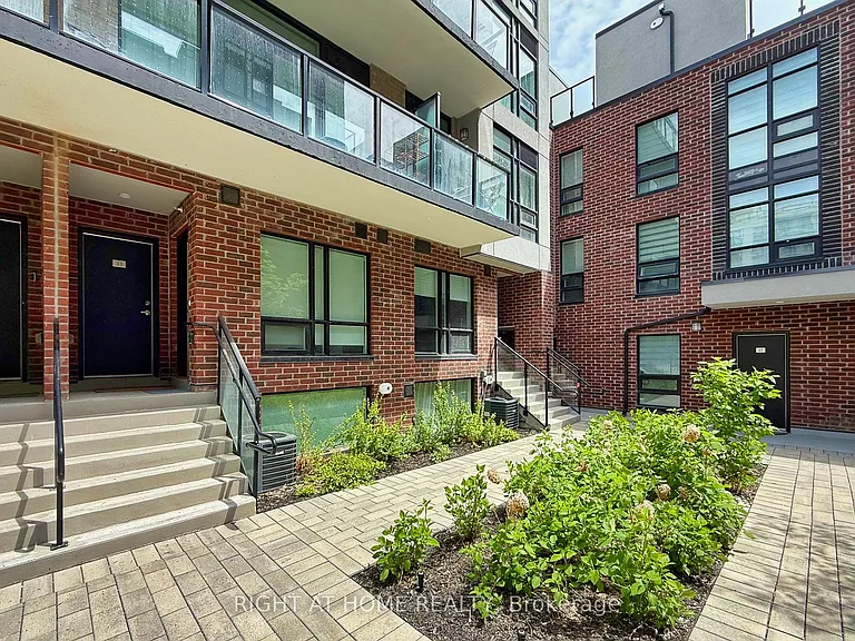 871 Sheppard Ave W #33 — Photo 2