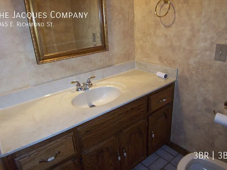 2045 E Richmond St — Photo 17