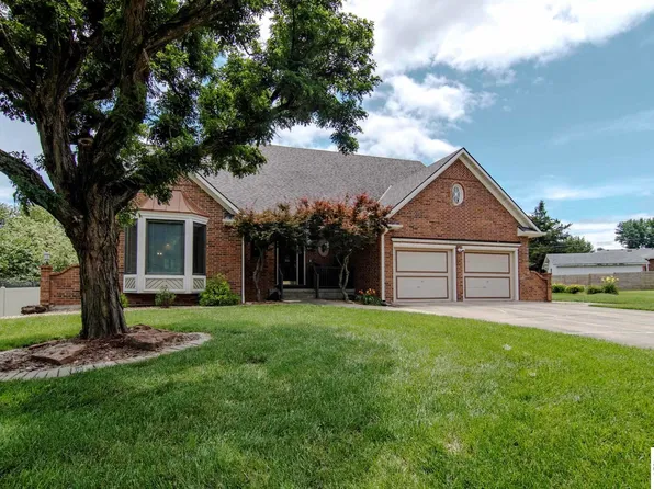 102 S Tracy Dr, Clinton, MO 64735