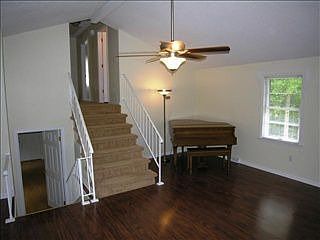 3rd image of 208 W Yellow Wood Dr