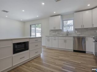 18 Ruth Ln, Demarest, NJ 07627