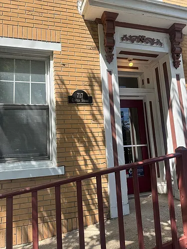 717 Center St Photo 1