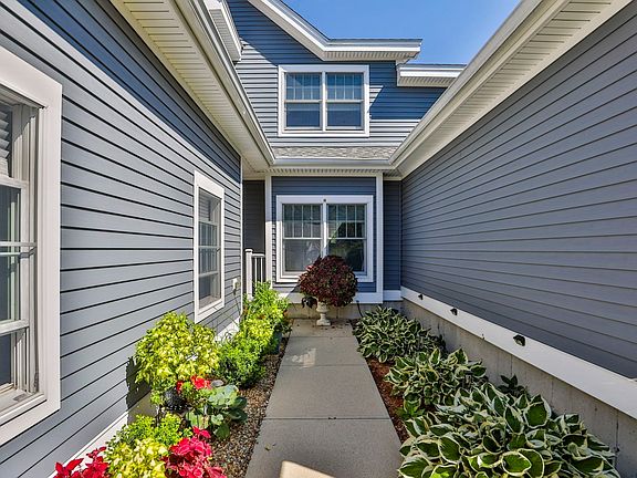 2nd image of 6 Country Club Ln #6