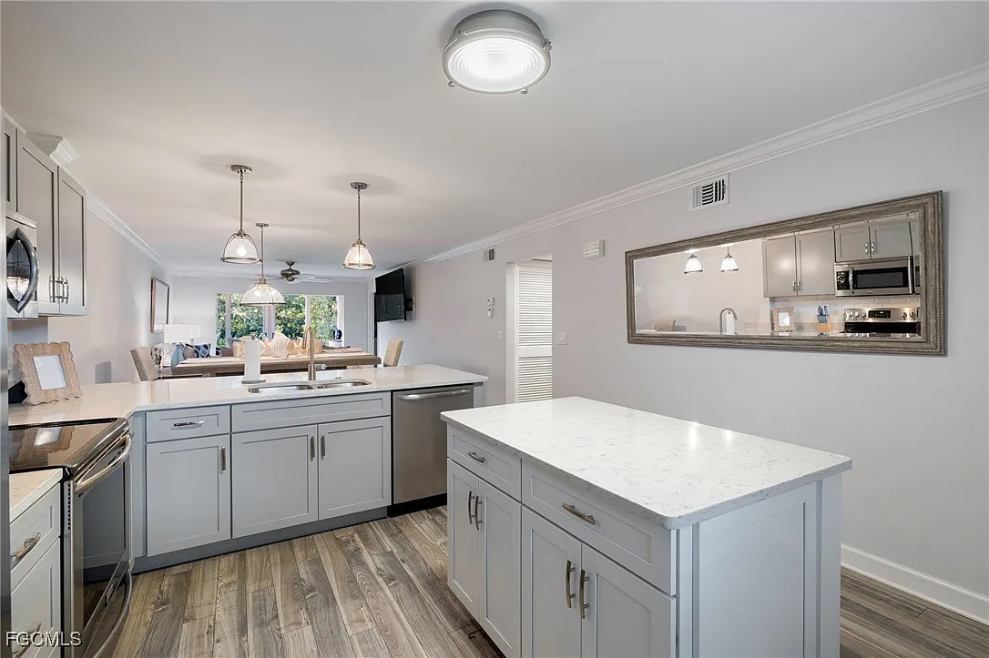 2 bed, 2.0 bath, 1200 sqft, $2,700 — Photo 1