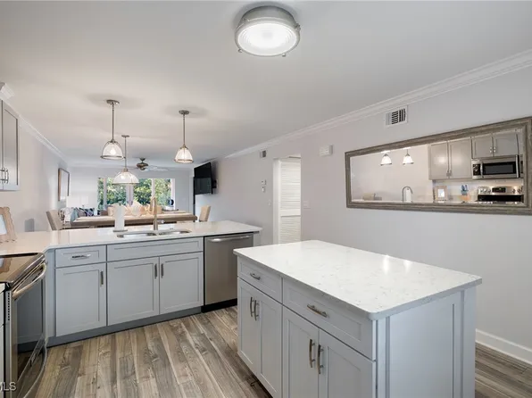 3021 Sandpiper Bay Cir APT E106, Naples, FL 34112