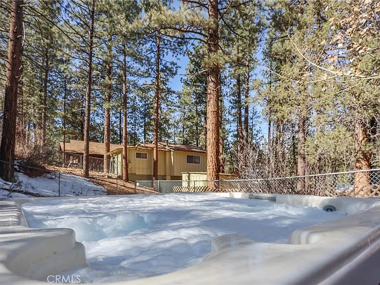 325 Hilltop Ln — Photo 21