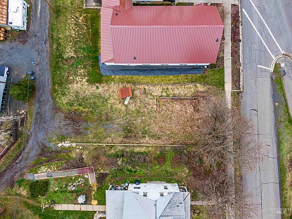 2nd image of 216 S Main St