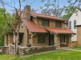 5334 Oak St, Kansas City, MO 64112