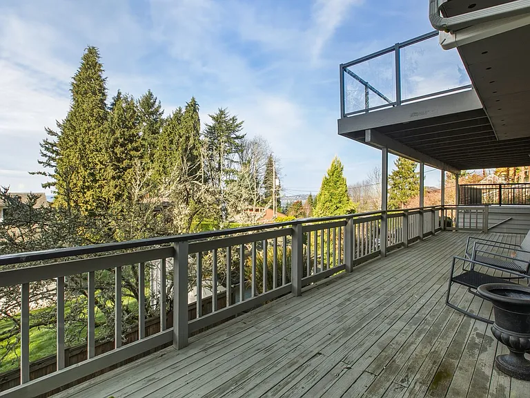 1058 California Ln SW — Photo 39