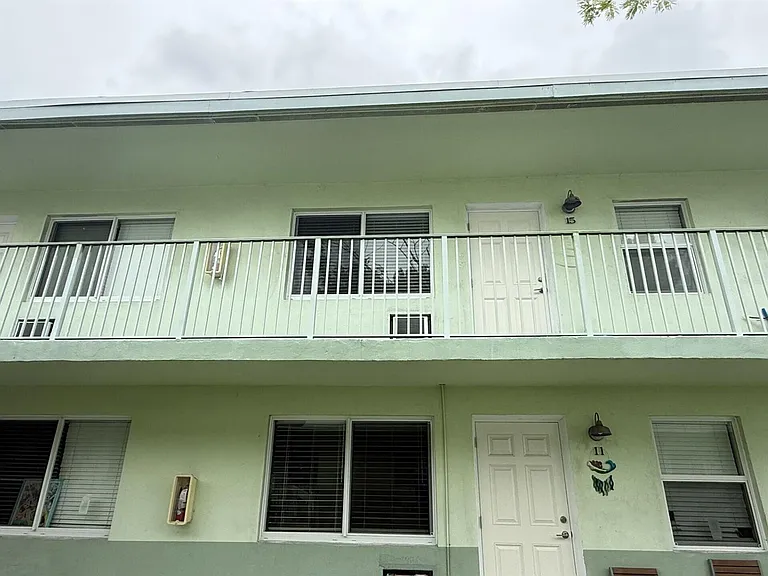 1118 N H St #15 — Photo 7