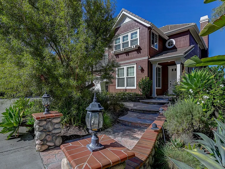 1 Chimney Ln — Photo 2