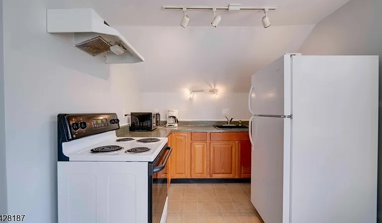 286 Belvidere Ave #C — Photo 6