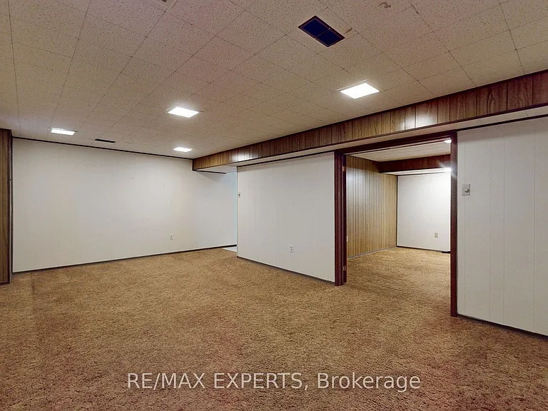 187 Cassandra Blvd — Photo 31