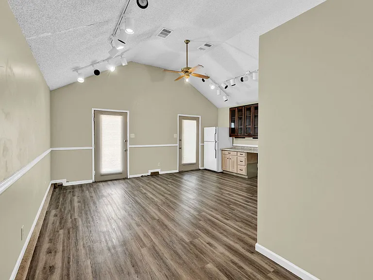 308 Mack Dr — Photo 5