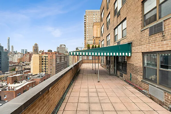 Sold by Compass | media 7