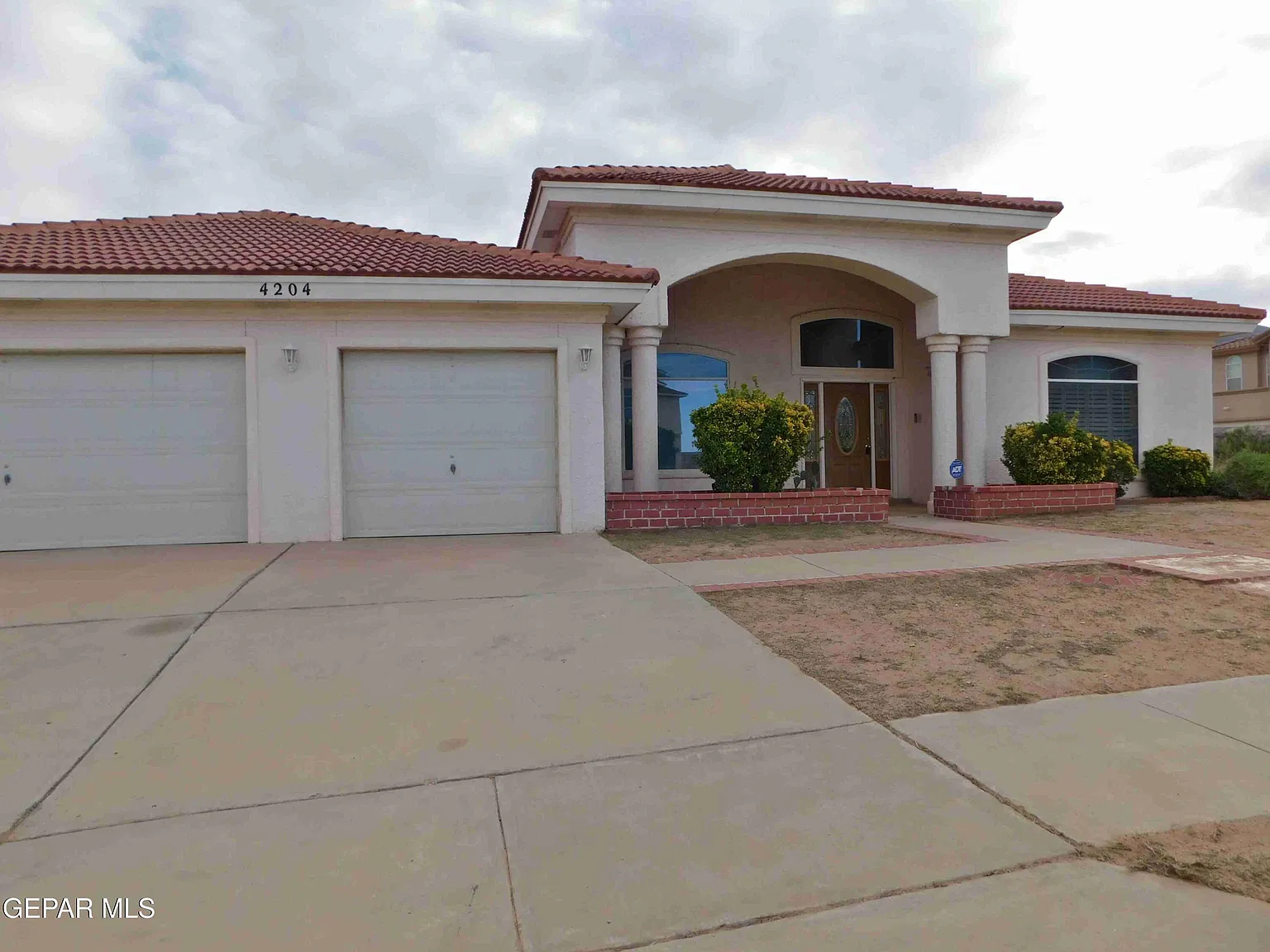 4 bed, 3.0 bath, 2804 sqft, $2,300 — Photo 1