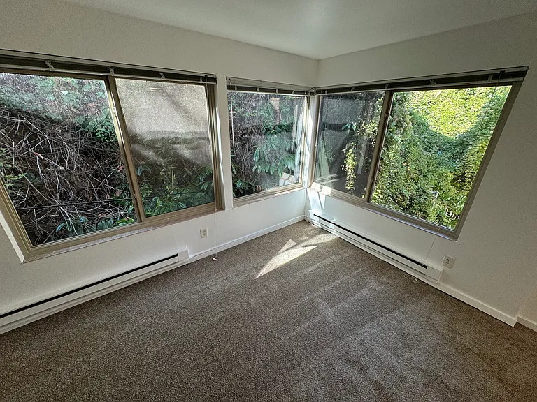 Townvue Heights Apartments — Photo 11