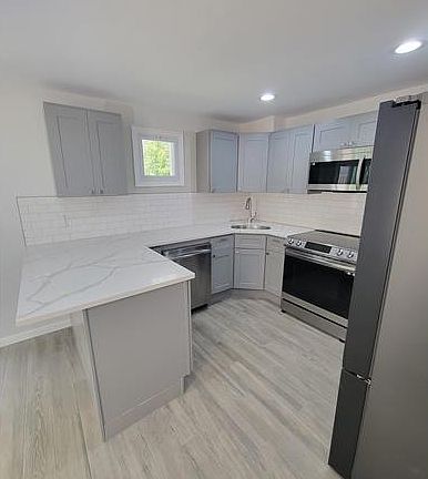 3rd image of 239 Baldwin Ave
