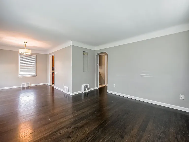 113 S Minerva Ave — Photo 7