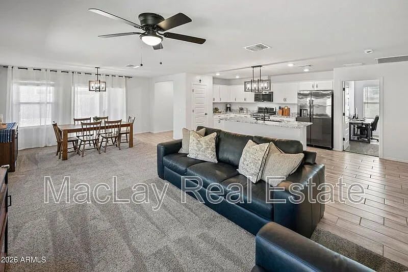 4 bed, 2.0 bath, 1828 sqft, $2,700 — Photo 3