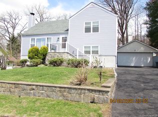 156 Candlewood Dr, Yonkers, NY 10710