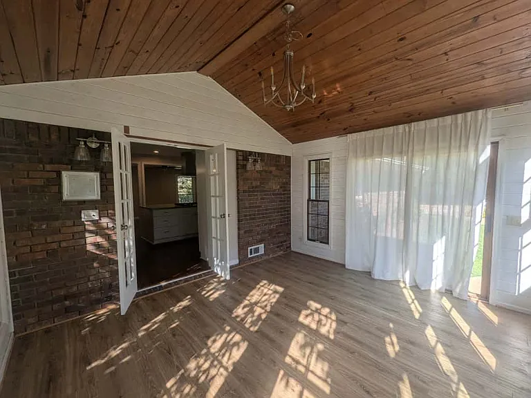 10208 Cumming Hwy — Photo 16