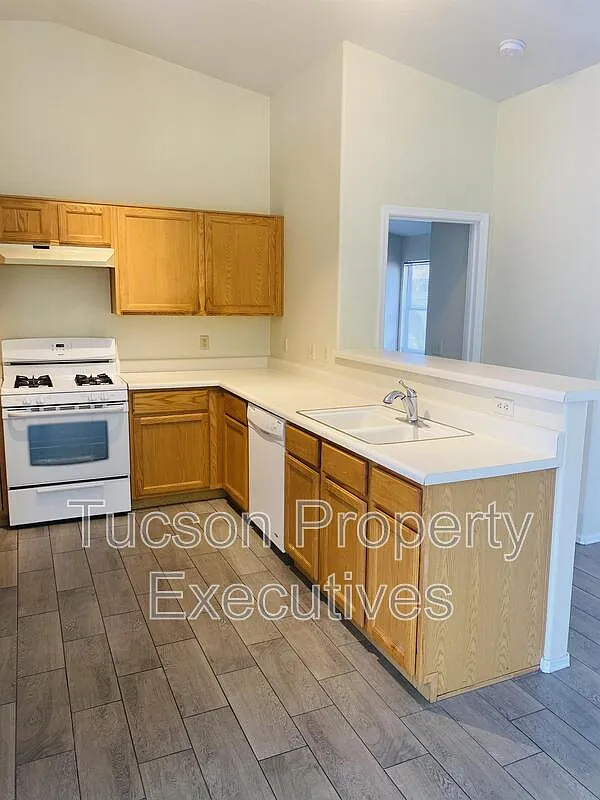 3 bed, 2.0 bath, 1415 sqft, $1,825 — Photo 3