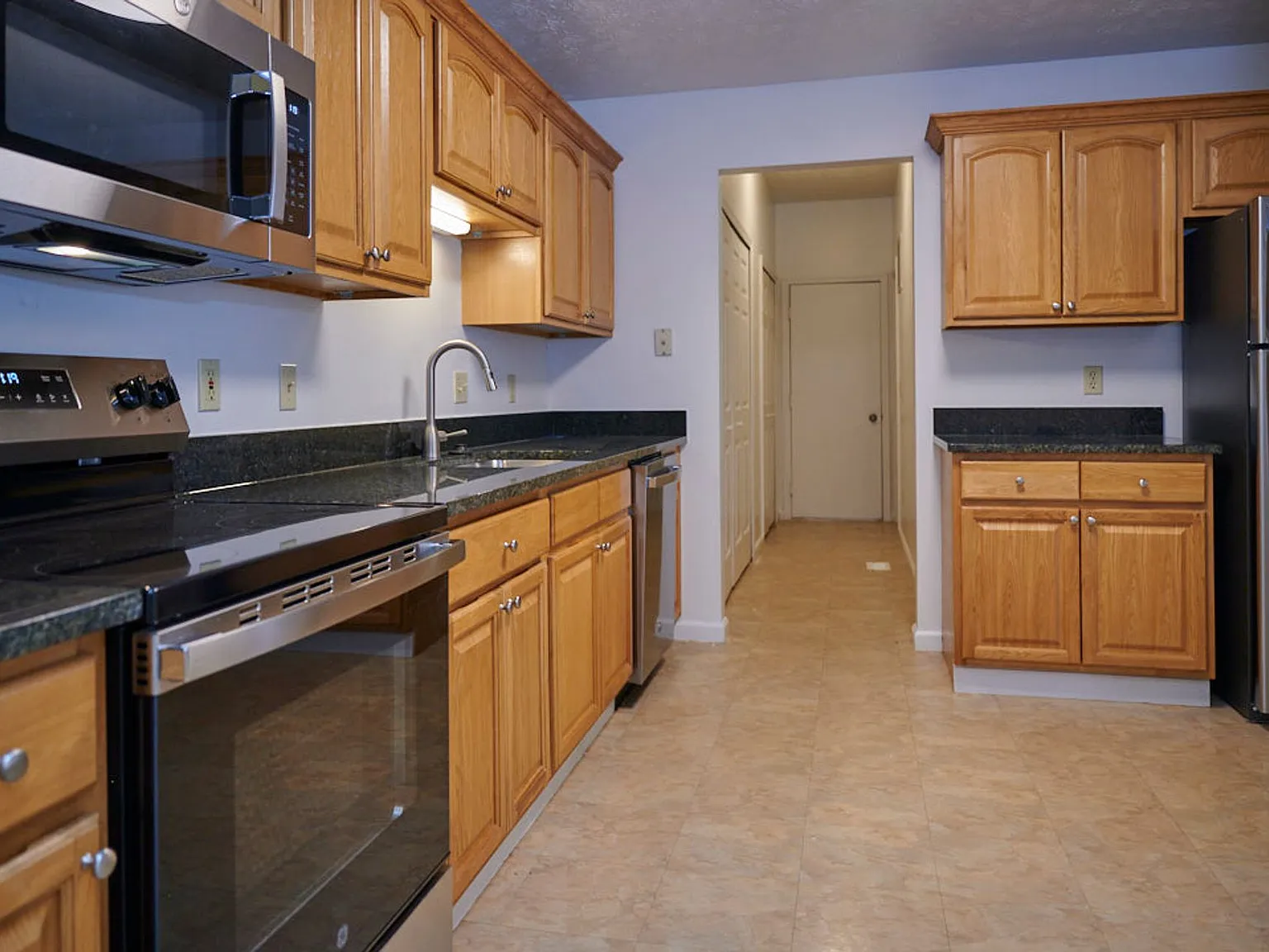 Grand Bay Apartments and Townhomes — Photo 3