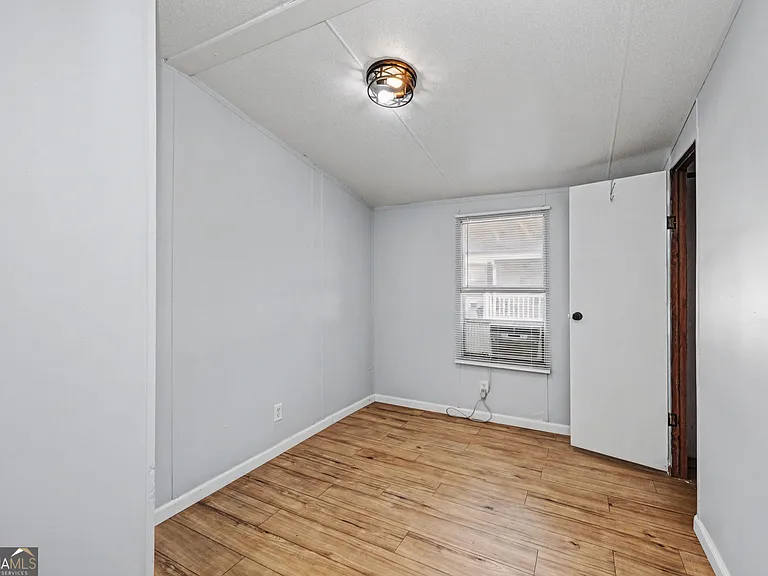 73 Lillian Cir — Photo 13