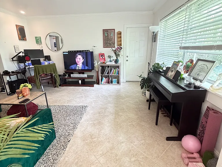 1401 SW 24th Ct #3 — Photo 6