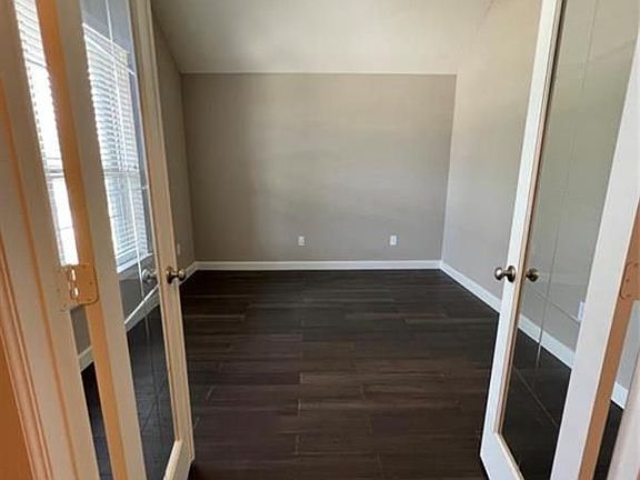 3rd image of 8727 Seguin Cove Ln