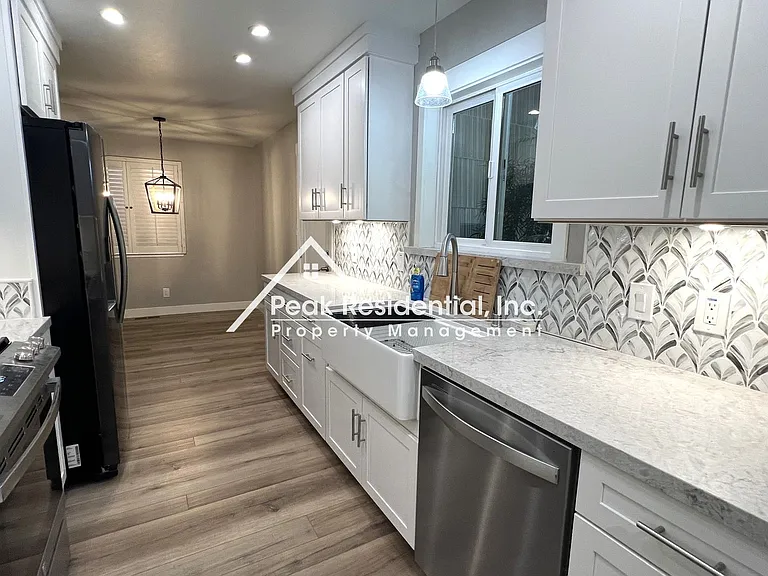 4552 Briarwood Dr — Photo 11